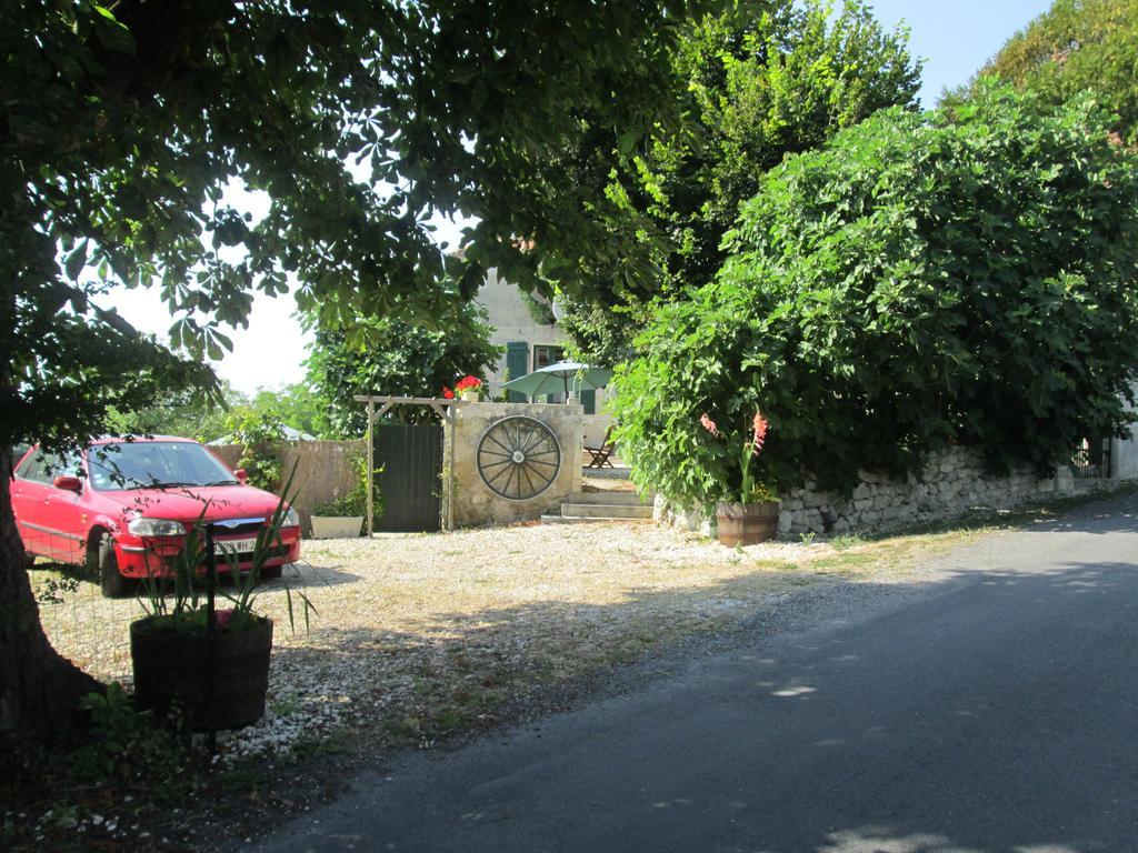 Le Petit Lavoir Saint-Paul-Lizonne Exterior foto